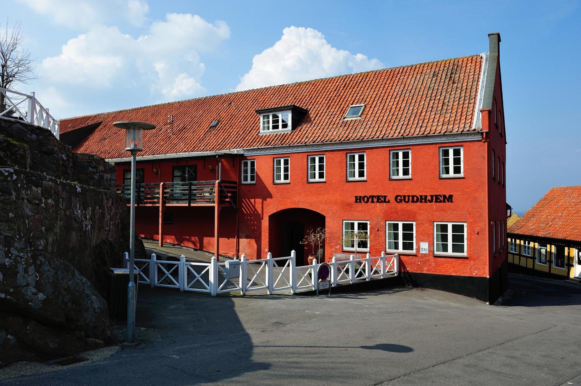 Hotel Gudhjem Zewnętrze zdjęcie